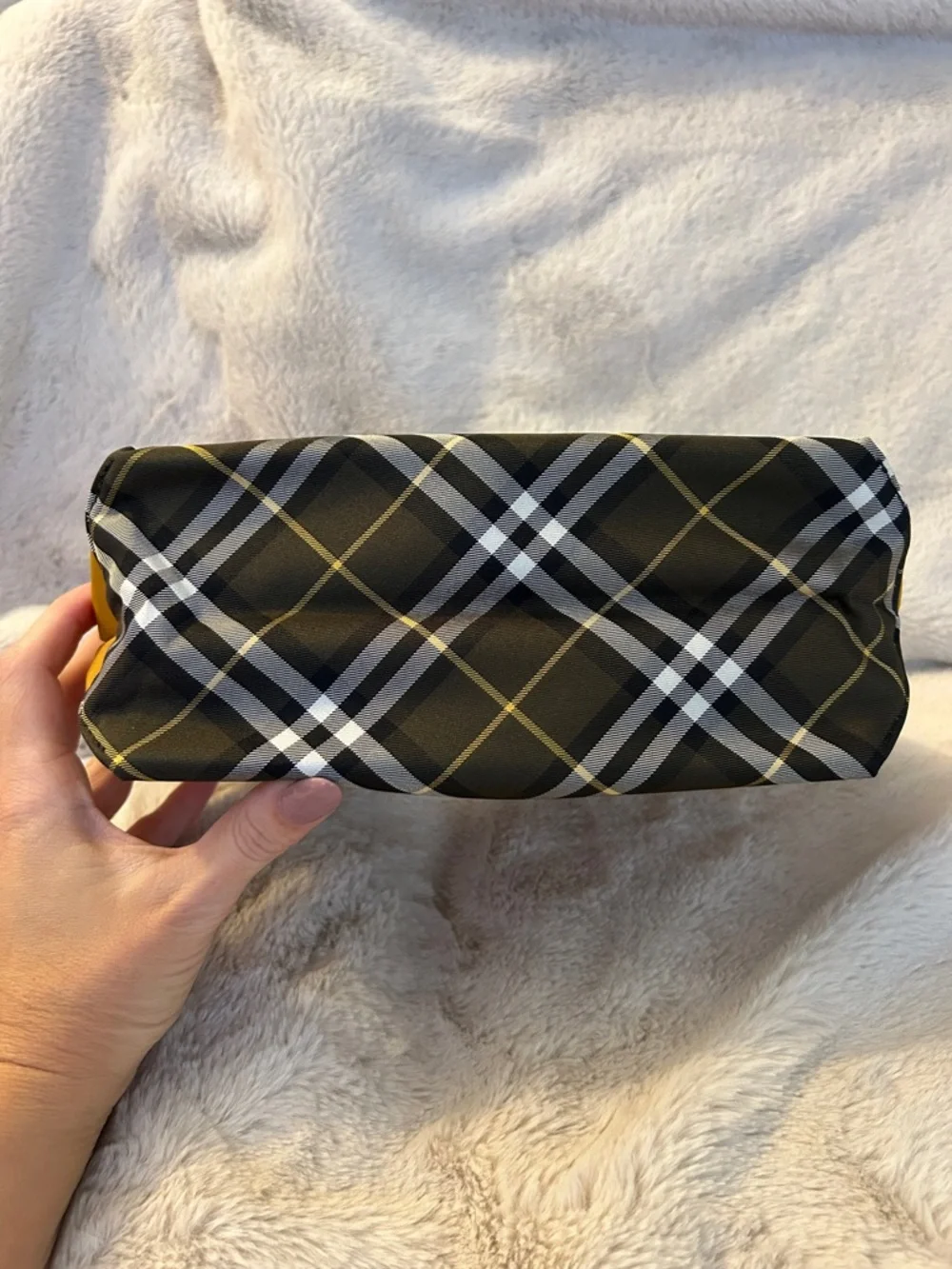 Burberrys Yellow Tote with Black Handles - Picture 7 of 9